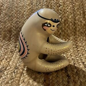 Fatty Bee Sloth Plant Hanger. Good condition. Back of sloth has slight wear.
